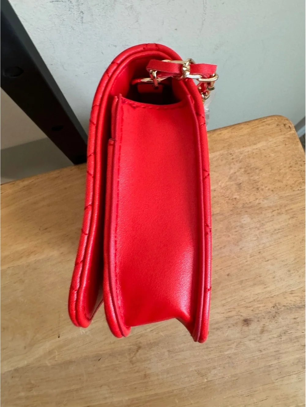 Bebe this red